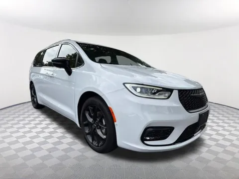 Another view of 2024 Chrysler Pacifica Limited for sale in Newnan, GA at Southtowne Chevrolet Buick GMC