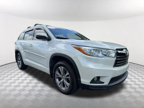 Another view of 2015 Toyota Highlander XLE V6 for sale in Newnan, GA at Southtowne Chevrolet Buick GMC