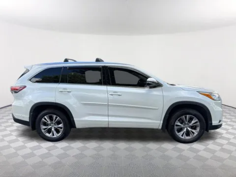 More photos of 2015 Toyota Highlander XLE V6 at Southtowne Chevrolet Buick GMC, GA