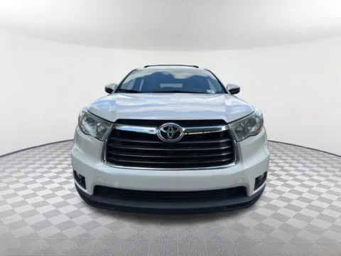 Photos of 2015 Toyota Highlander XLE V6 for sale in Newnan, GA at Southtowne Chevrolet Buick GMC