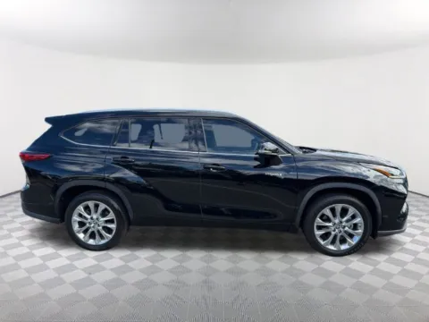 More photos of 2021 Toyota Highlander Hybrid Limited at Southtowne Chevrolet Buick GMC, GA