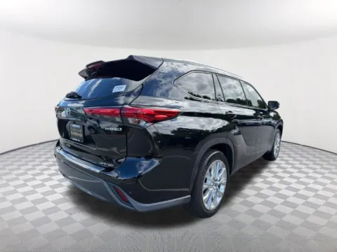 More photos of 2021 Toyota Highlander Hybrid Limited at Southtowne Chevrolet Buick GMC, GA