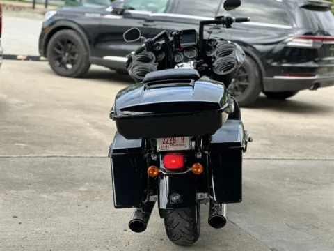 More photos of 2013 Harley FLTRU Ultra at Zim's Auto Sales, IN