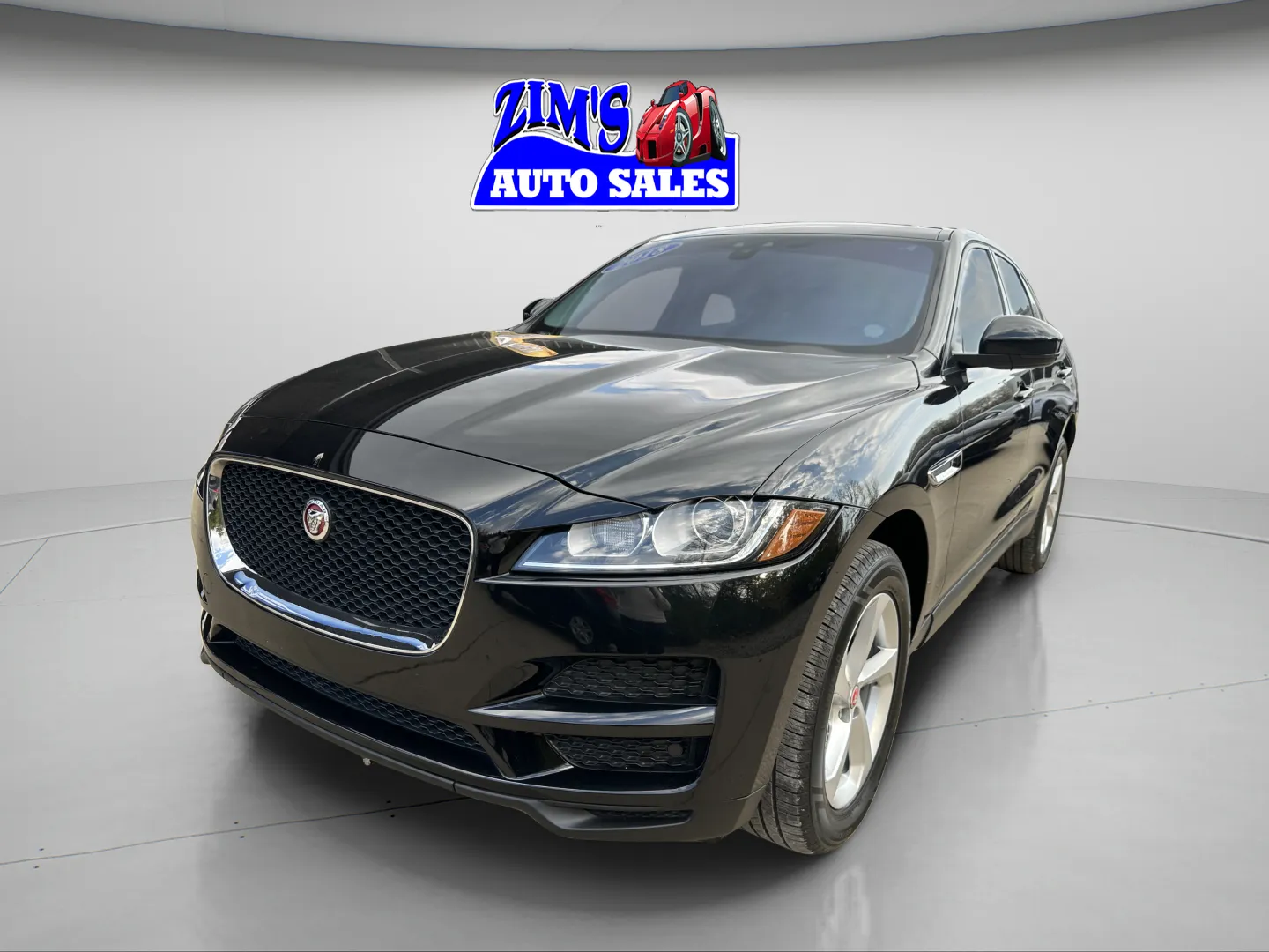 2018 Jaguar F-PACE Premium's photo