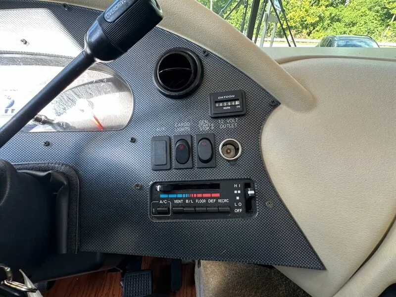 2001 Ford F-550 - Photo 16
