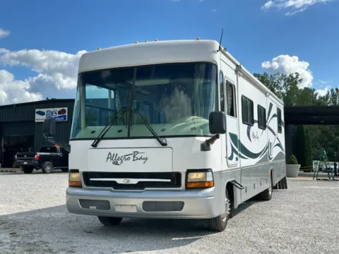 White 2001 Ford F-550 for sale in Logansport, IN