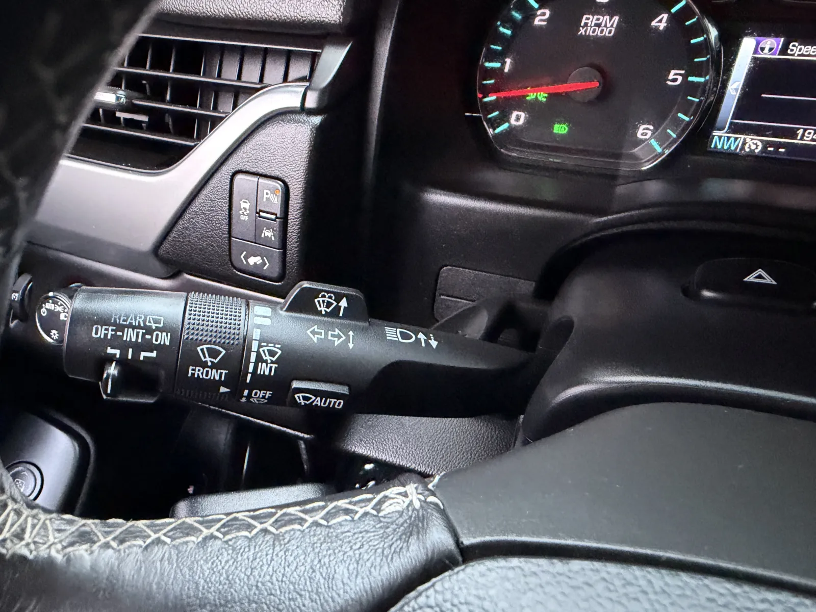 2016 Chevrolet Suburban LT - Photo 27