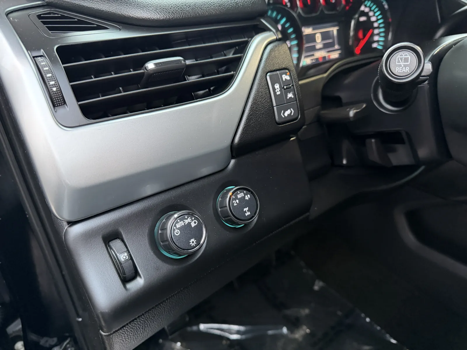 2016 Chevrolet Suburban LT - Photo 25