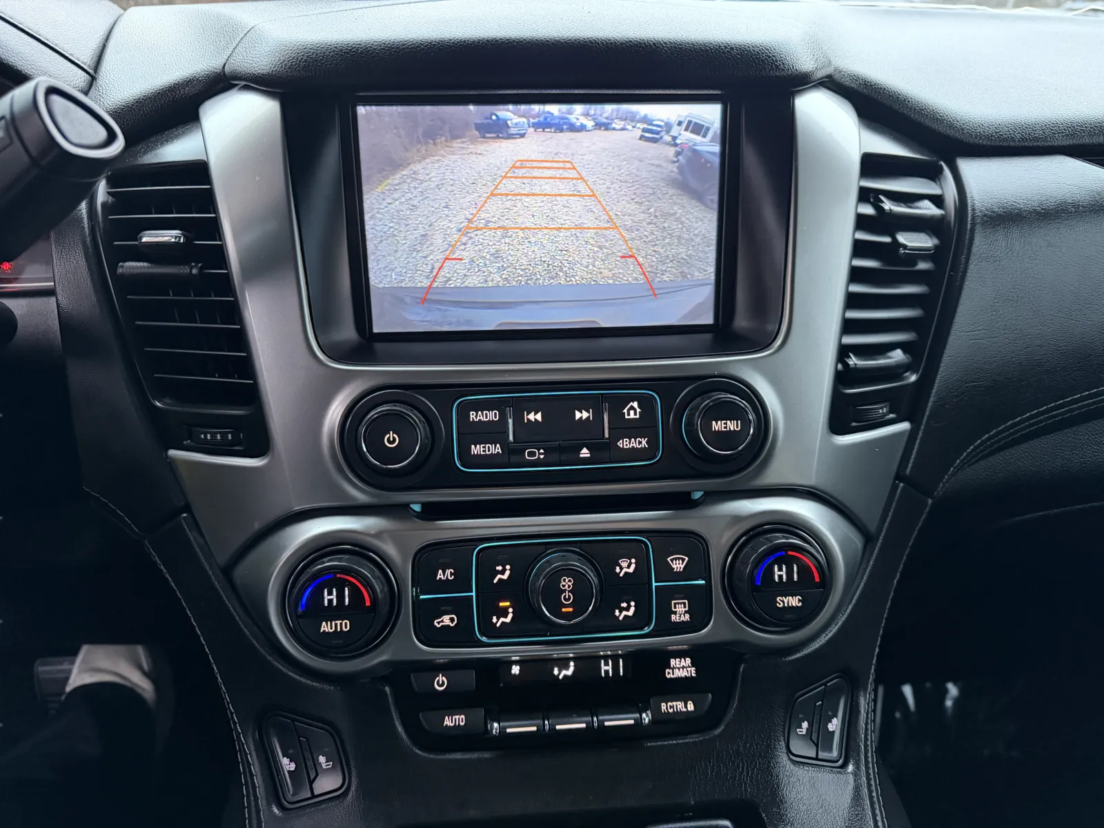 2016 Chevrolet Suburban LT - Photo 31