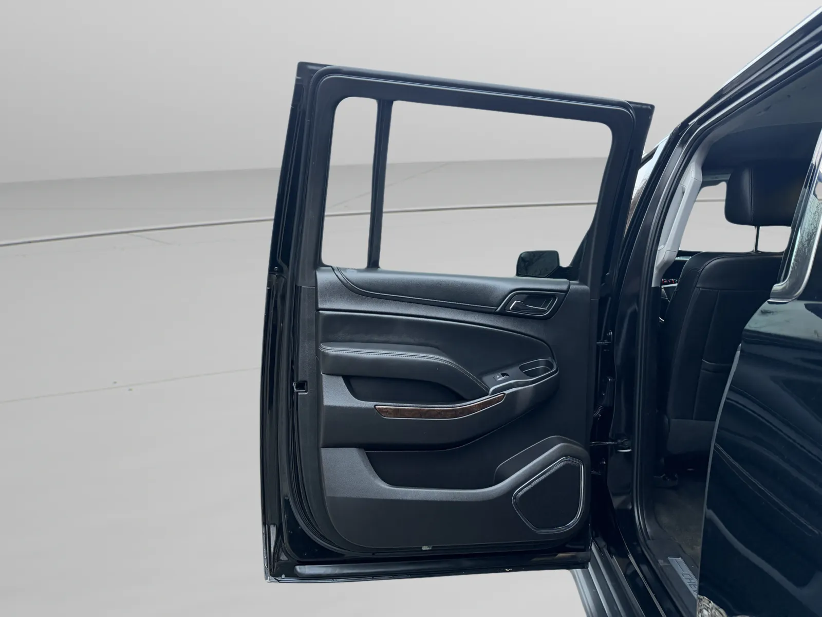 2016 Chevrolet Suburban LT - Photo 35