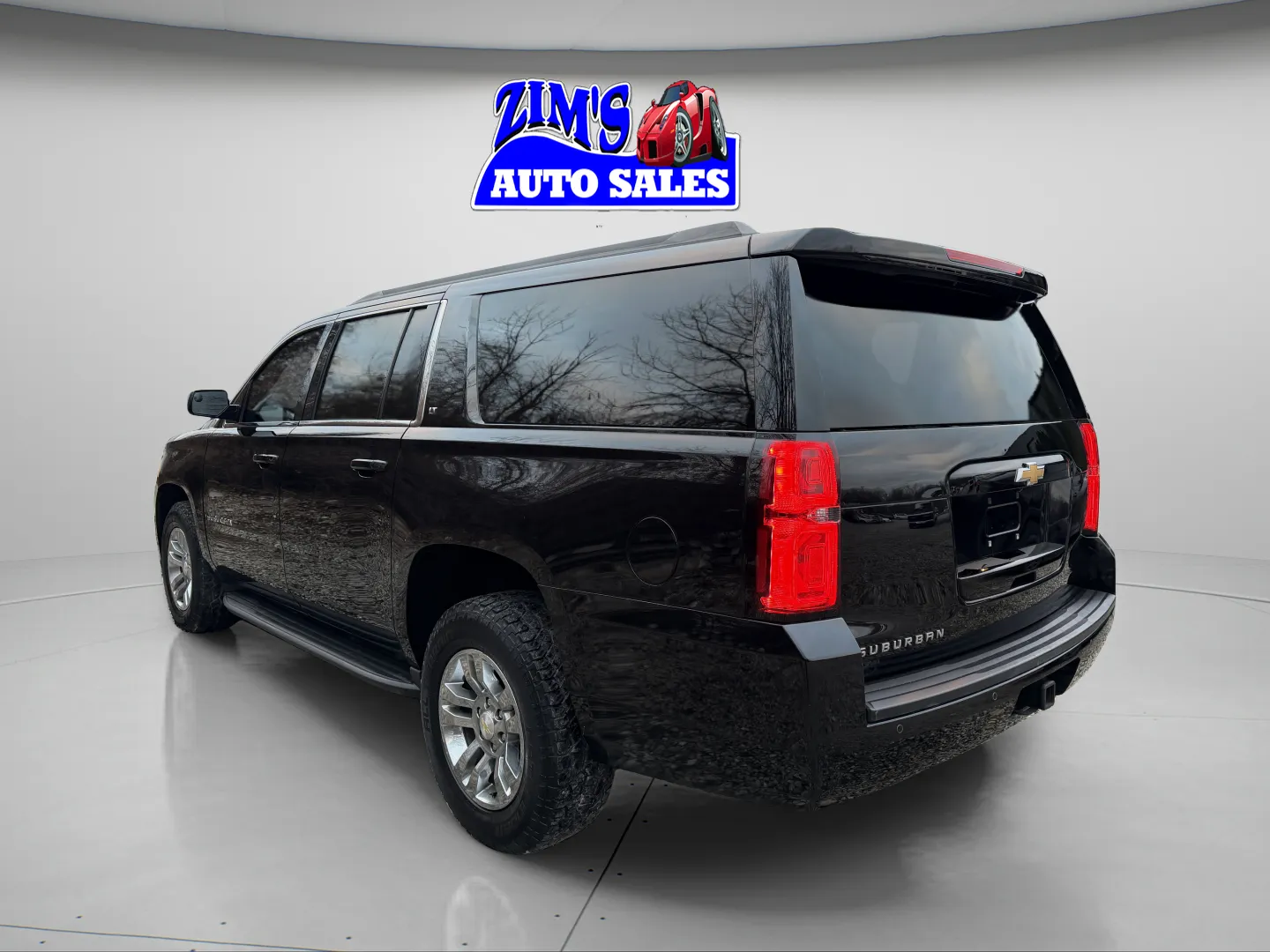 2016 Chevrolet Suburban LT - Photo 6