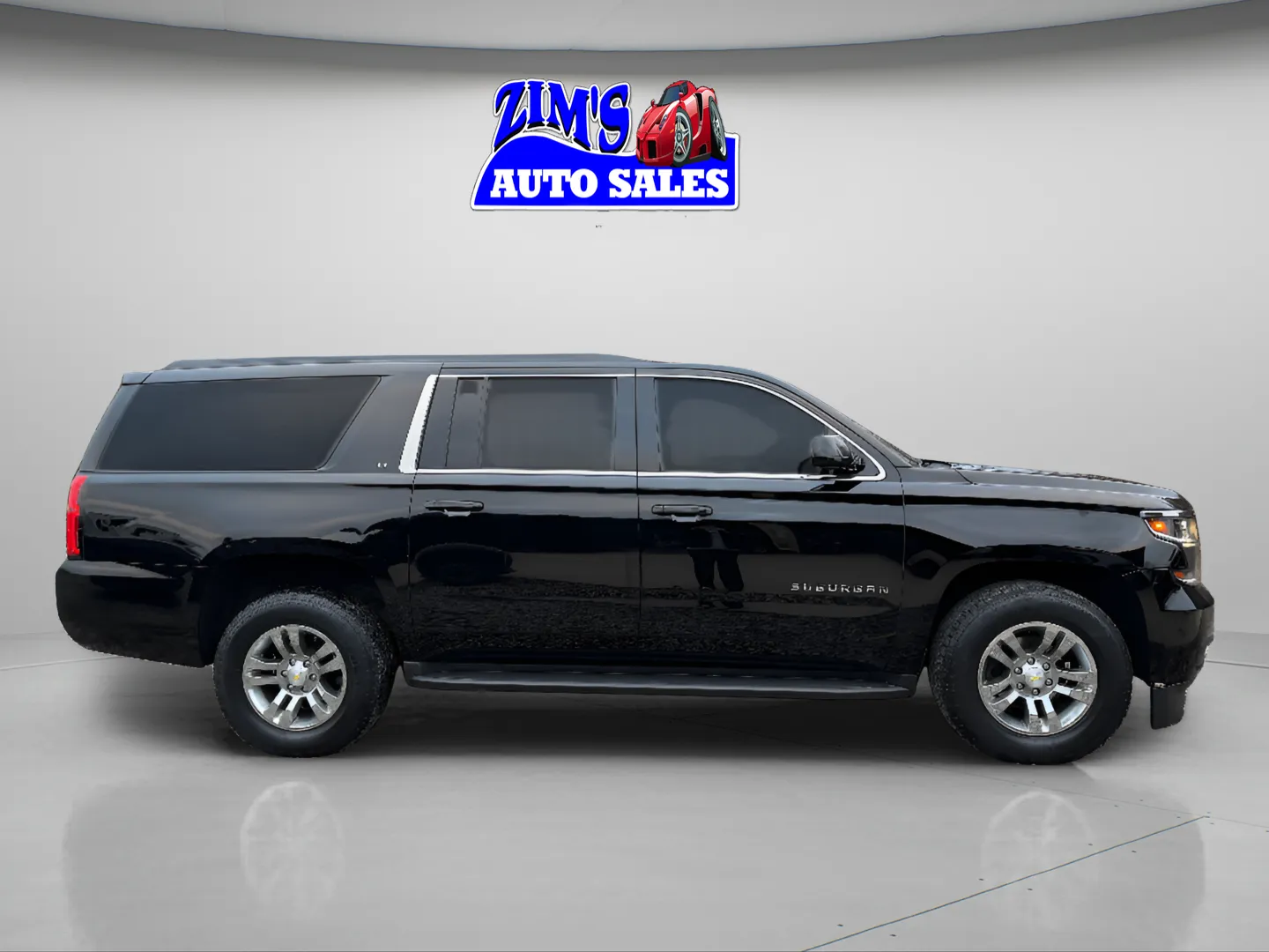 2016 Chevrolet Suburban LT - Photo 11
