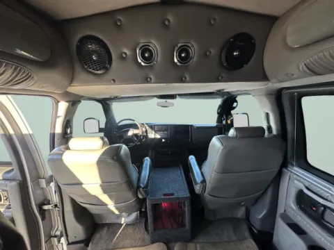 More photos of 2005 GMC Savana RV G1500 at Zim's Auto Sales, IN