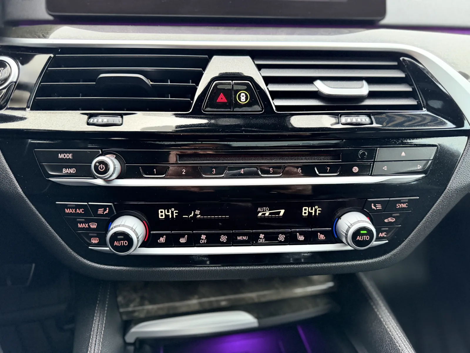 2019 BMW 5 Series M550i - Photo 32