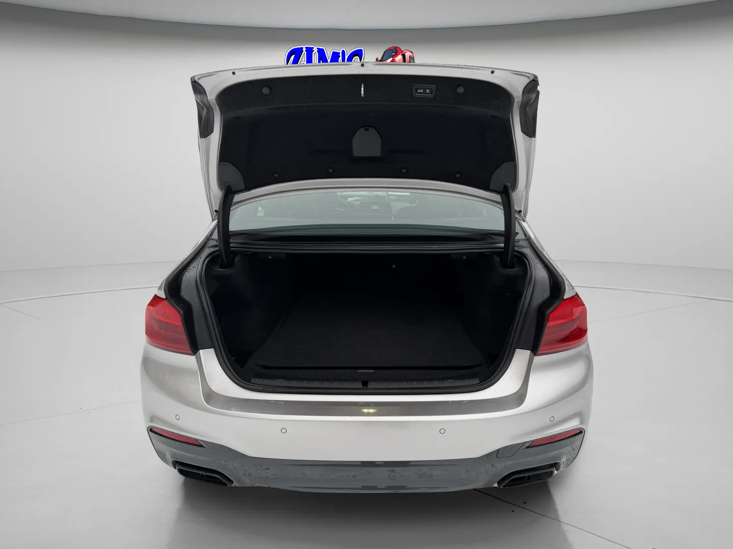 2019 BMW 5 Series M550i - Photo 42