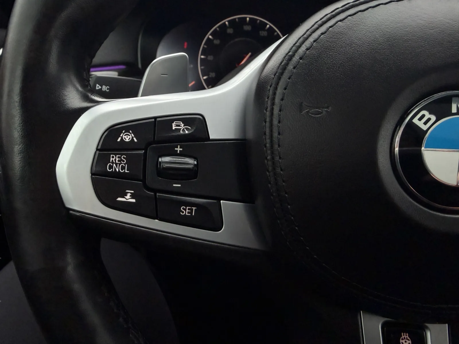 2019 BMW 5 Series M550i - Photo 24