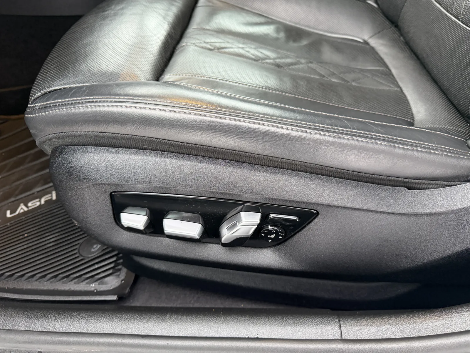 2019 BMW 5 Series M550i - Photo 21