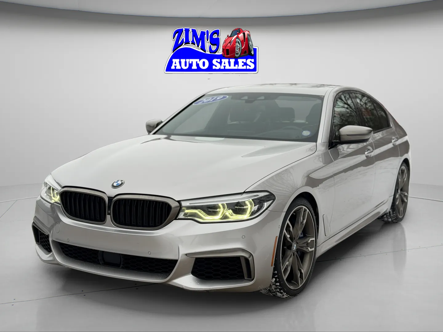 2019 BMW 5 Series M550i - Photo 9