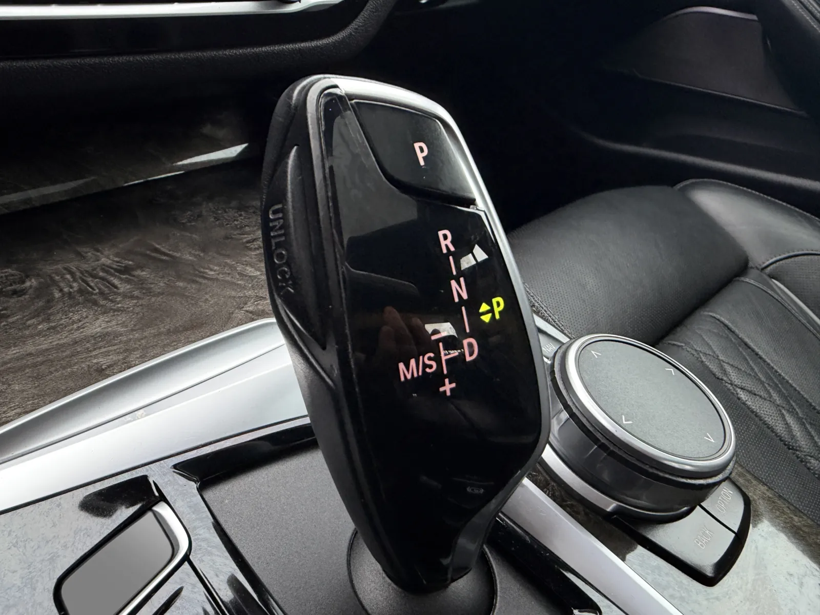 2019 BMW 5 Series M550i - Photo 34