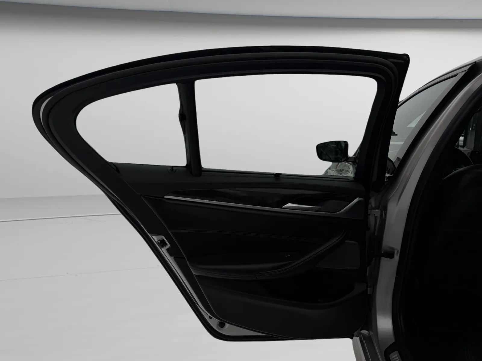2019 BMW 5 Series M550i - Photo 40