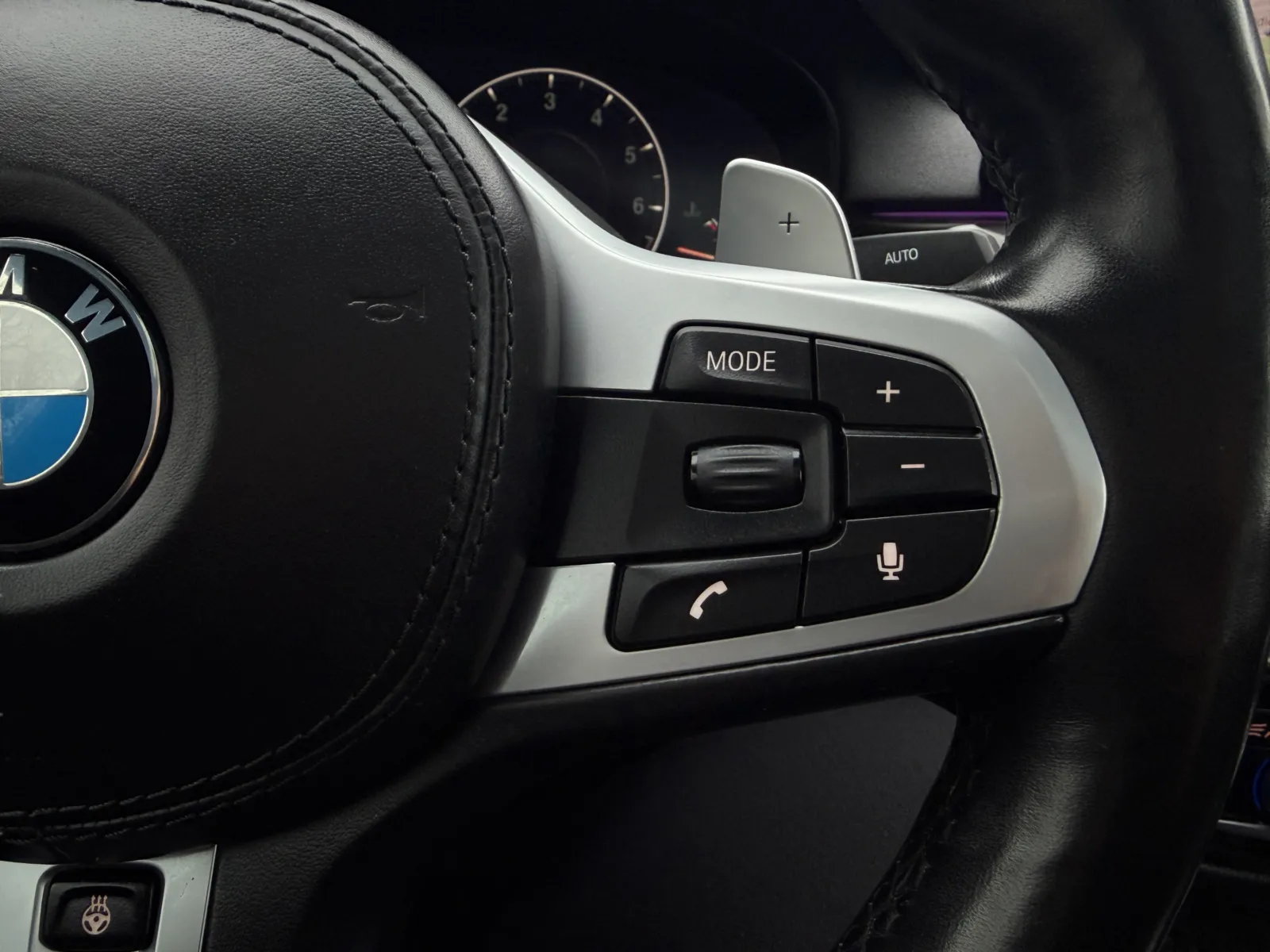 2019 BMW 5 Series M550i - Photo 25