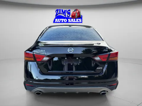 More photos of 2019 Nissan Altima 2.5 SR at Zim's Auto Sales, IN