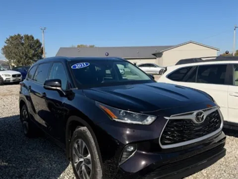 Black 2021 Toyota Highlander XLE for sale in Logansport, IN
