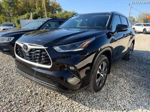 Another view of 2021 Toyota Highlander XLE for sale in Logansport, IN at Zim's Auto Sales