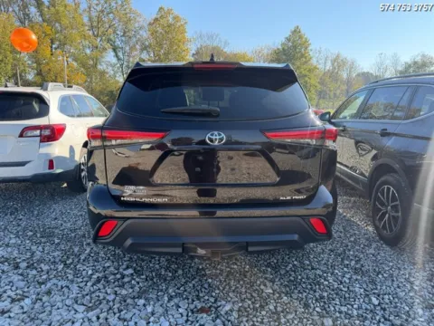 More photos of 2021 Toyota Highlander XLE at Zim's Auto Sales, IN