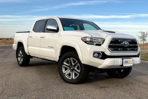 Photos of 2016 Toyota Tacoma Limited for sale in Aberdeen, SD at AutoMaxx of Aberdeen