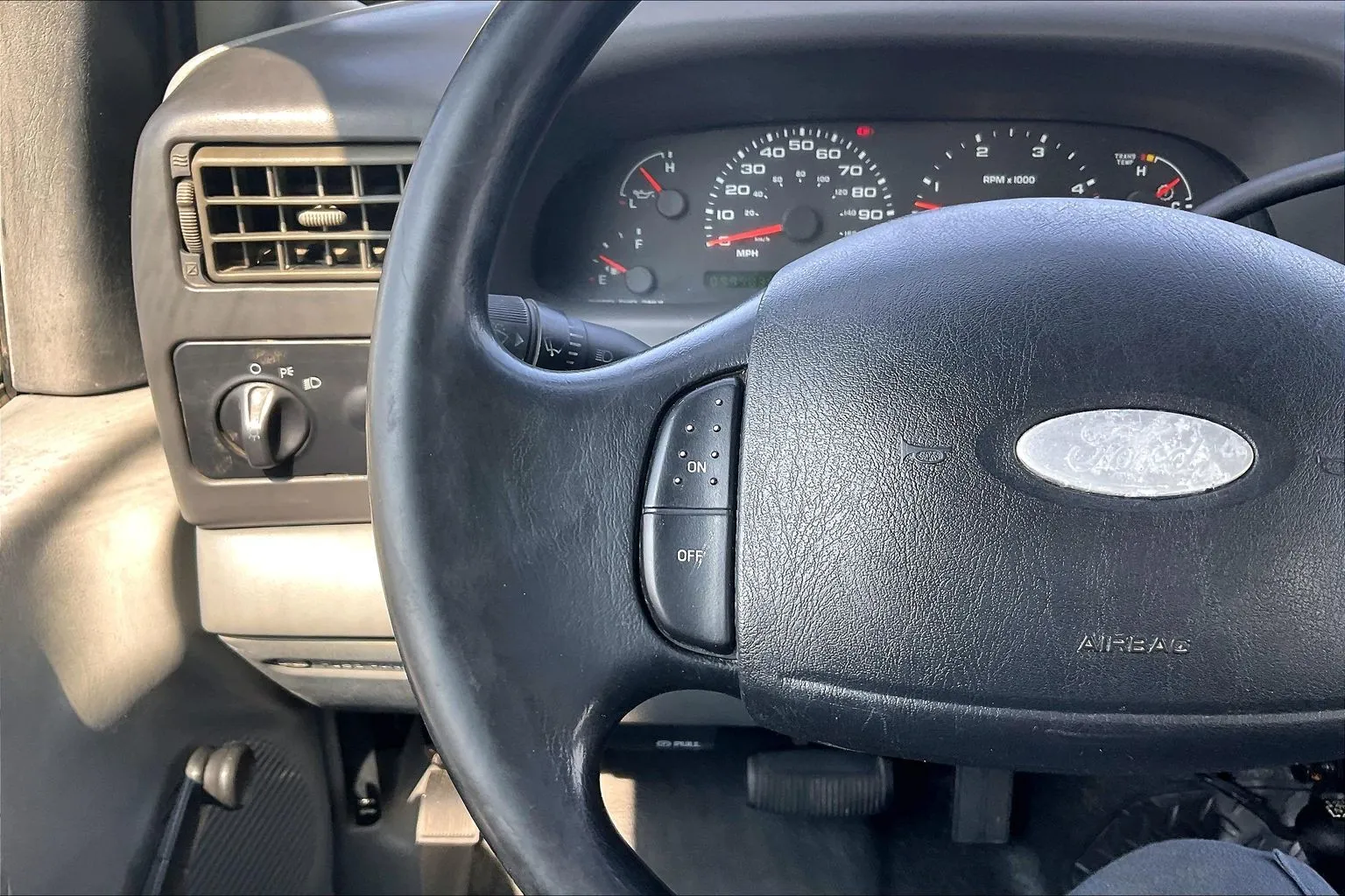 2003 Ford F-450 - Photo 15