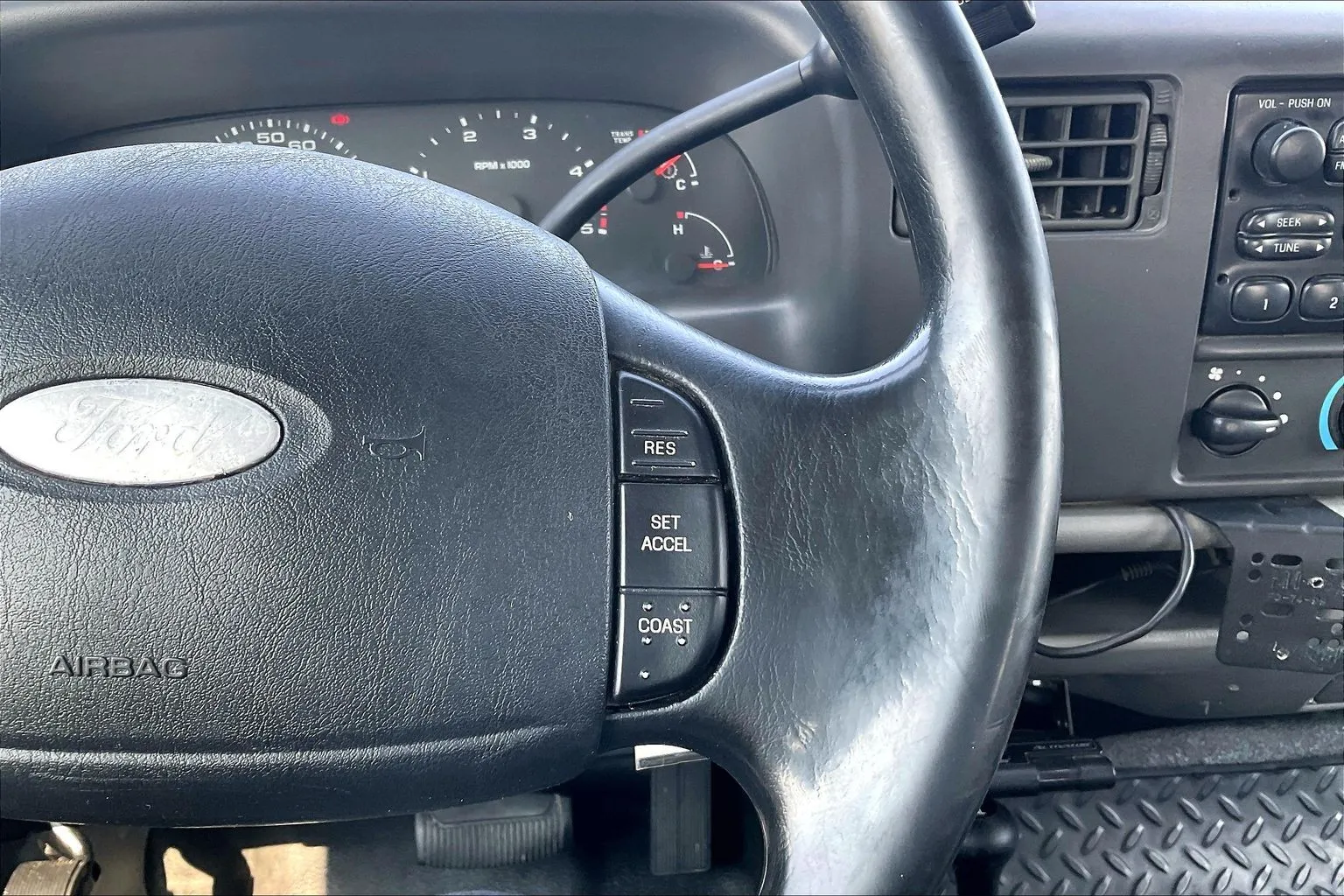 2003 Ford F-450 - Photo 17