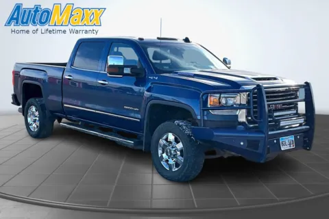 More photos of 2018 GMC Sierra 2500HD SLT at AutoMaxx of Aberdeen, SD