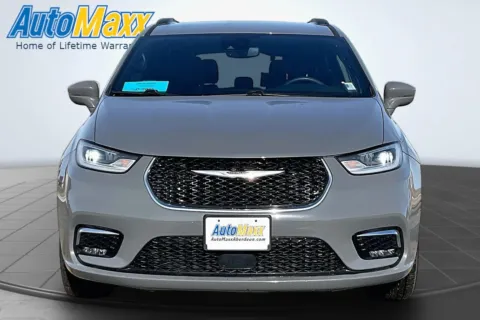 Another view of 2022 Chrysler Pacifica Touring for sale in Aberdeen, SD at AutoMaxx of Aberdeen