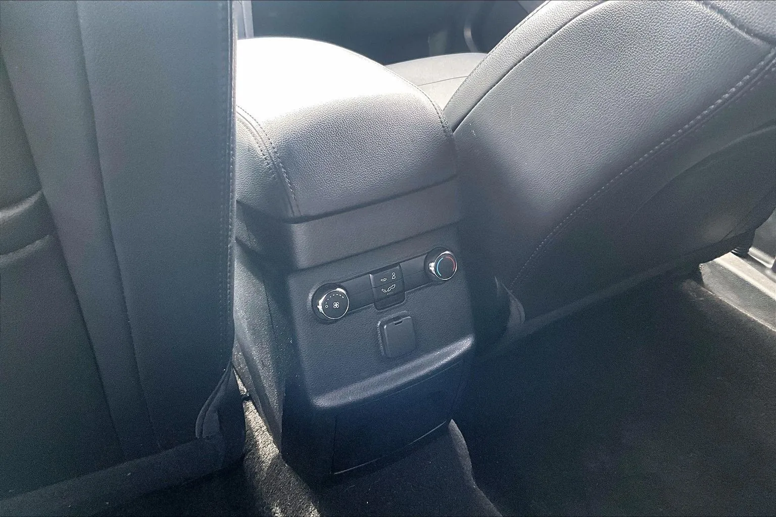 2018 Ford Explorer XLT - Photo 16