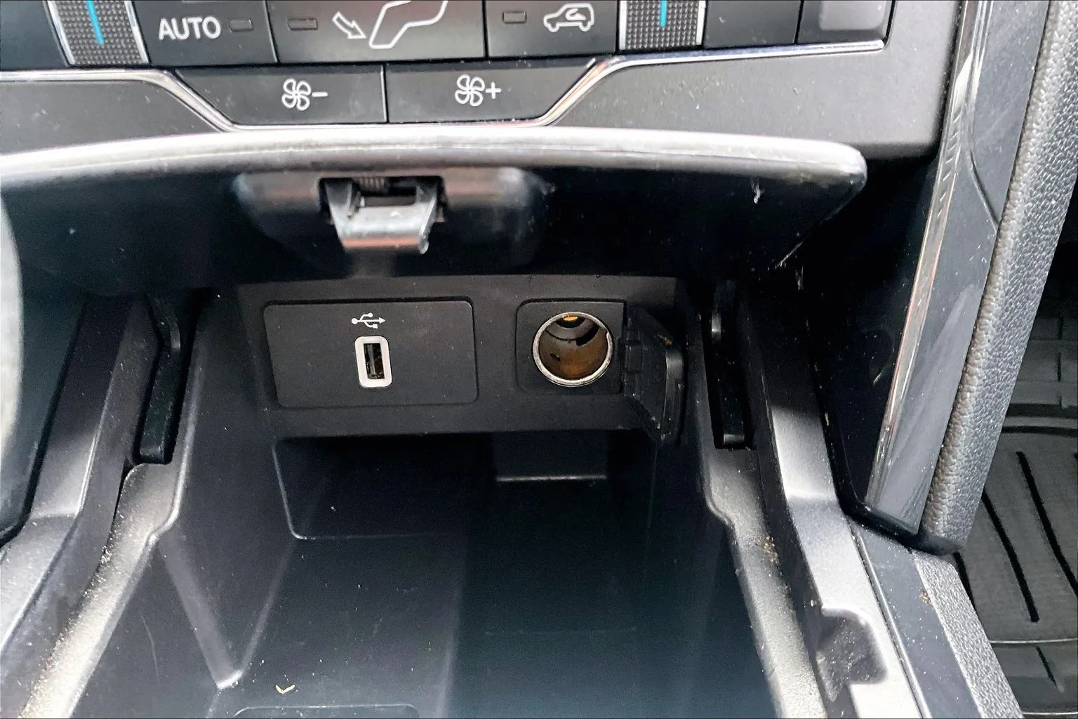 2018 Ford Explorer XLT - Photo 22