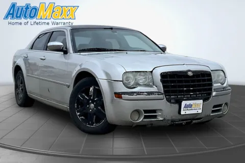 More photos of 2005 Chrysler 300C at AutoMaxx of Aberdeen, SD