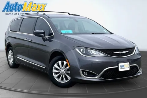 More photos of 2018 Chrysler Pacifica Touring L at AutoMaxx of Aberdeen, SD
