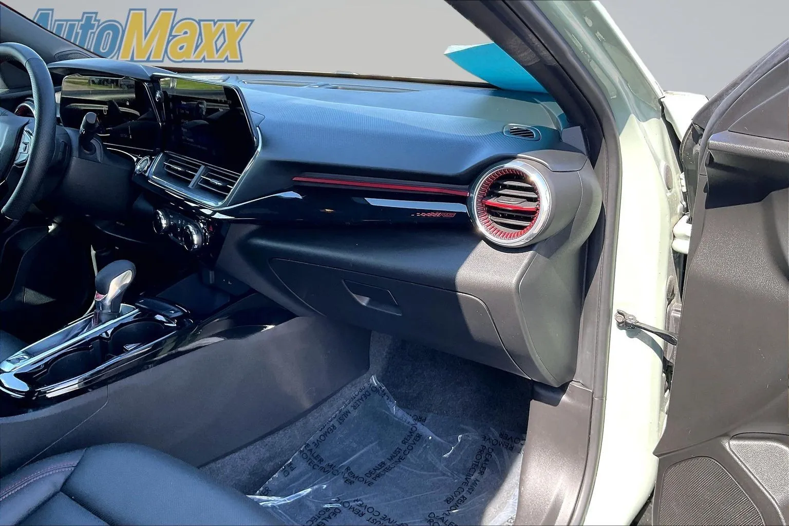 2024 Chevrolet Trax RS - Photo 31