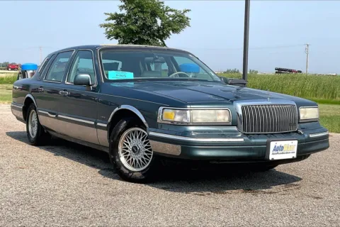 Photos of 1996 Lincoln Town Car Signature for sale in Aberdeen, SD at AutoMaxx of Aberdeen
