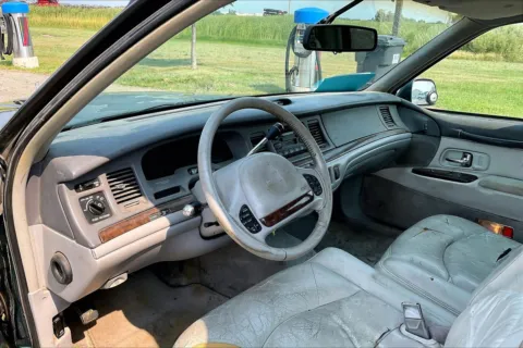 More photos of 1996 Lincoln Town Car Signature at AutoMaxx of Aberdeen, SD