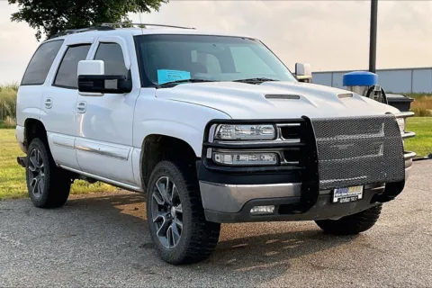 Photos of 2004 Chevrolet Tahoe LS for sale in Aberdeen, SD at AutoMaxx of Aberdeen