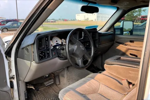 More photos of 2004 Chevrolet Tahoe LS at AutoMaxx of Aberdeen, SD