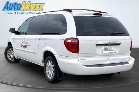 More photos of 2003 Chrysler Town & Country LX at AutoMaxx of Aberdeen, SD