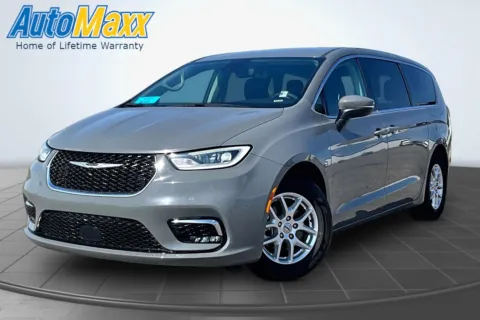 Gray 2023 Chrysler Pacifica Touring L for sale in Aberdeen, SD