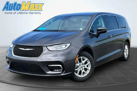 Unknown 2023 Chrysler Pacifica Touring L for sale in Aberdeen, SD