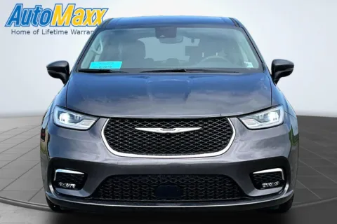 Photos of 2023 Chrysler Pacifica Touring L for sale in Aberdeen, SD at AutoMaxx of Aberdeen