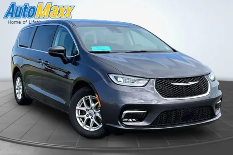 Another view of 2023 Chrysler Pacifica Touring L for sale in Aberdeen, SD at AutoMaxx of Aberdeen