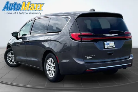 More photos of 2023 Chrysler Pacifica Touring L at AutoMaxx of Aberdeen, SD