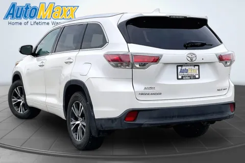 More photos of 2016 Toyota Highlander XLE V6 at AutoMaxx of Aberdeen, SD